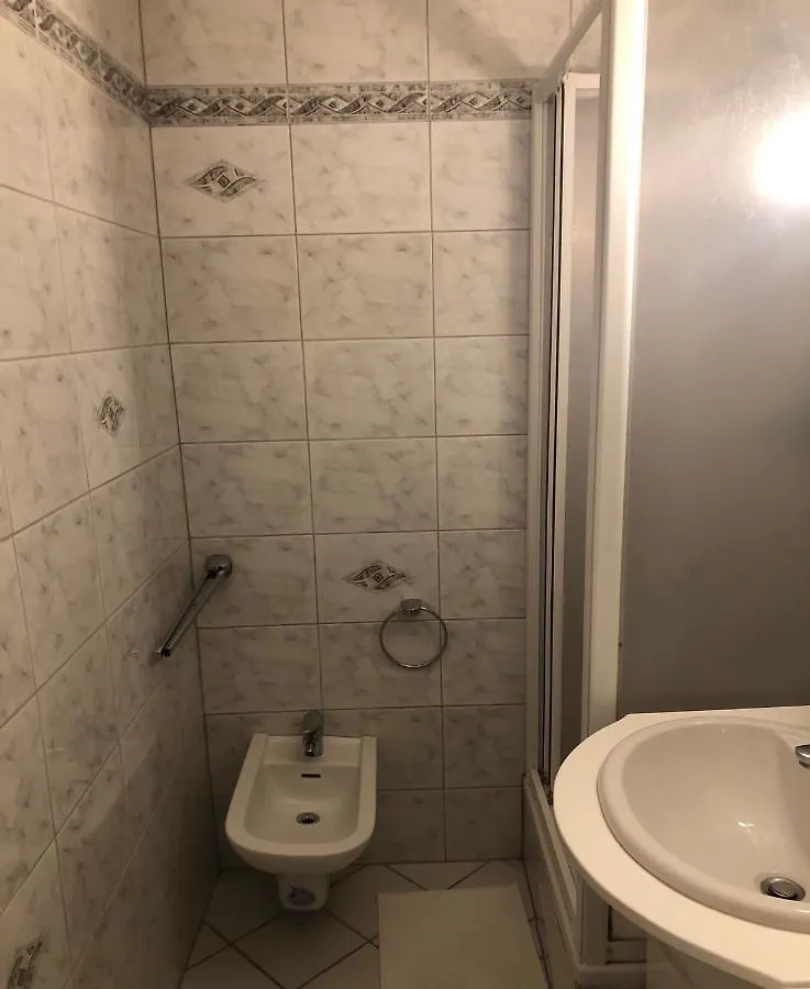 Πανσιόν A Private Room In A Shared Apartment Βιέννη Αυστρία